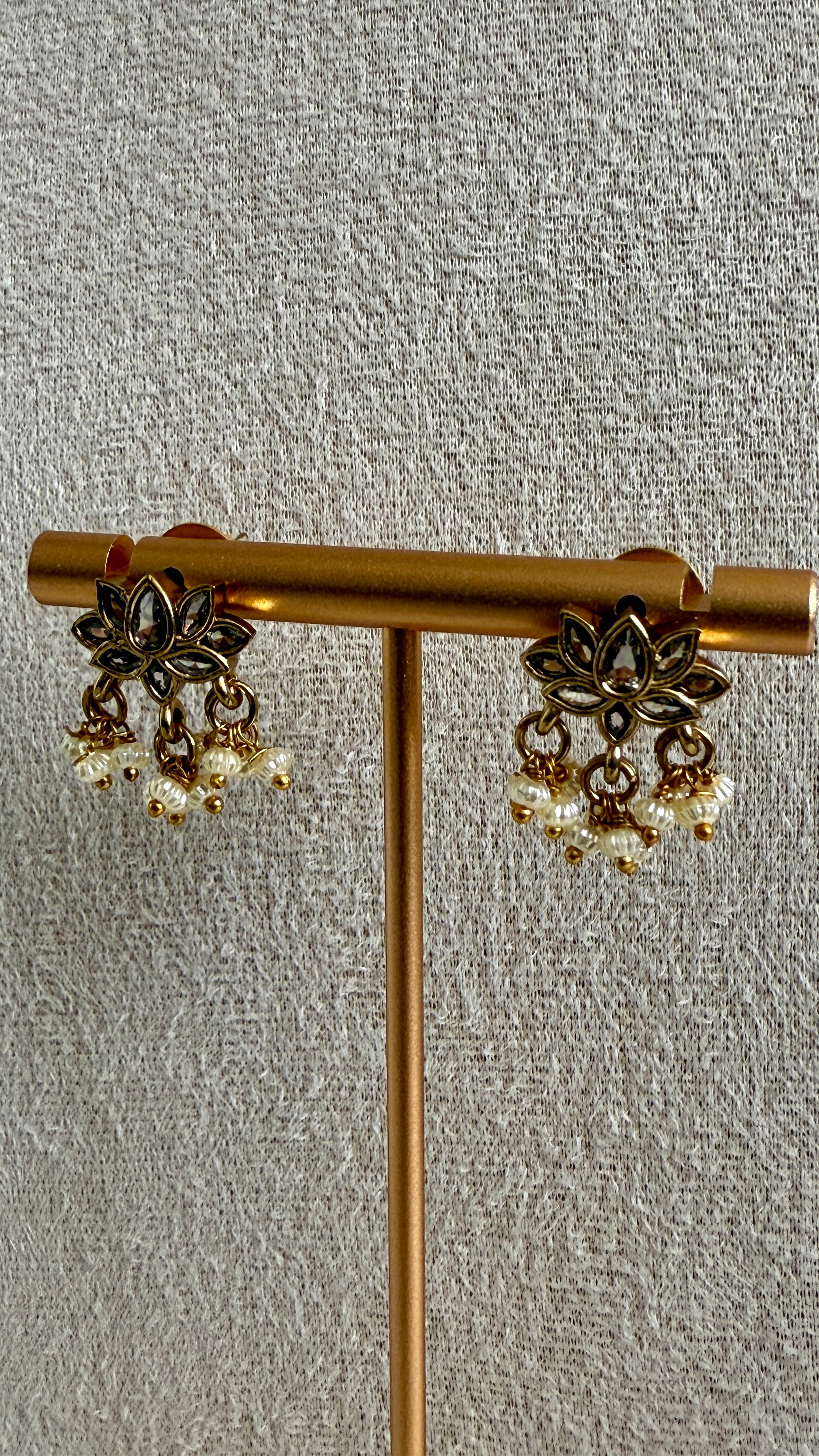 White Lotus Necklace Set